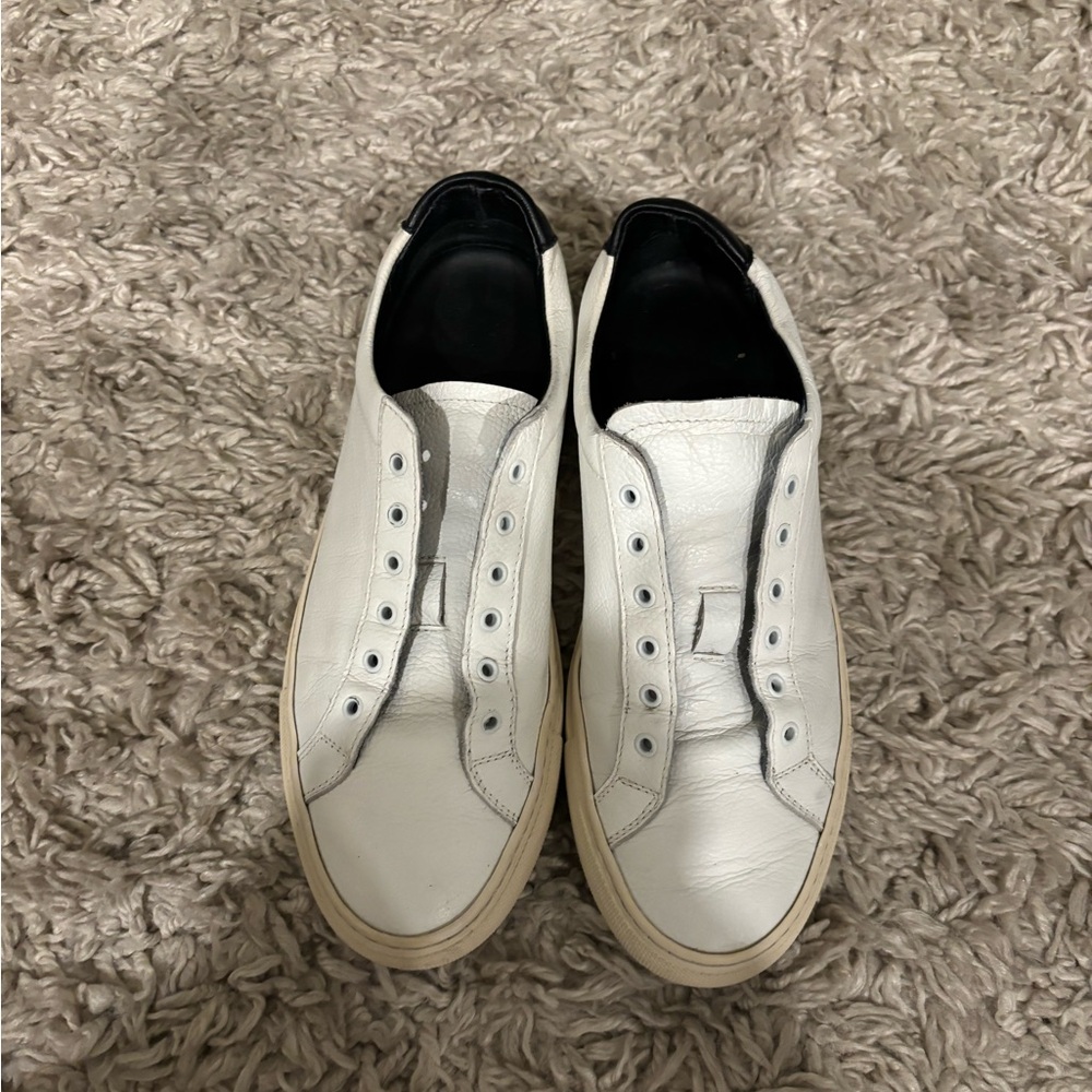 Common Project Sneakers- no laces